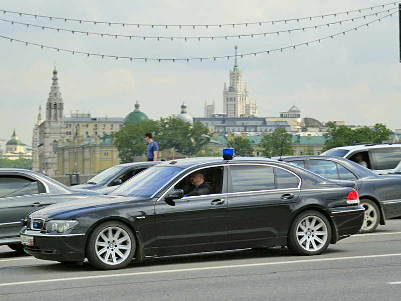 Мигалка мигалки чиновники BMW Москва проблесковый маячок