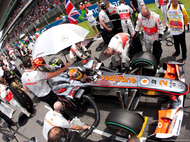 Формула - 1 : пилоты McLaren Mercedes увлеклись стратегией шин на Гран При Китая (ФОТО)